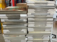 63x schilderijen in lijst, abstracte en figuratieve afbeeldingen