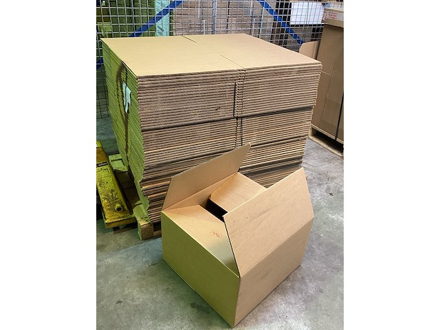 65 grote verzenddozen 53x51x32cm dubbelgolf bruin - afbeelding 1 van  3