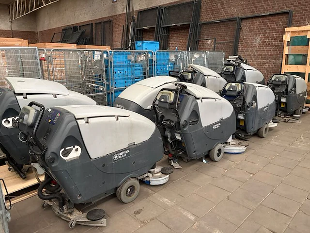 6x achterloop schrobzuigmachine, vloerreiniger nilfisk professioneel, ba 651 - afbeelding 1 van  5