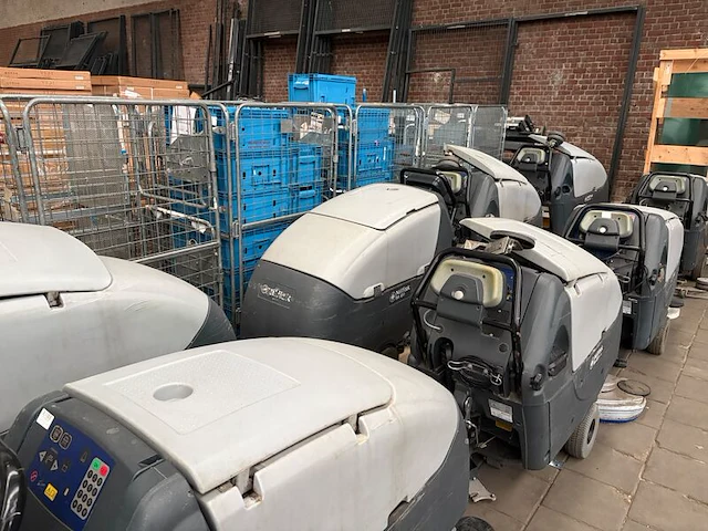 6x achterloop schrobzuigmachine, vloerreiniger nilfisk professioneel, ba 651 - afbeelding 2 van  5