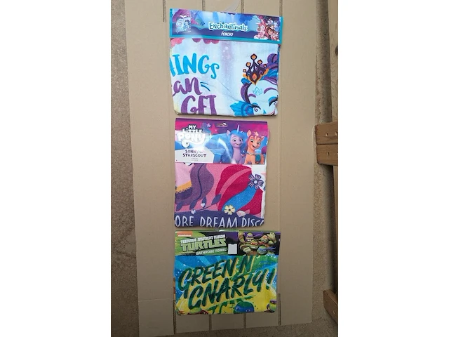 6x ba poncho, my little pony, ninja turtles en enchantimals, 2 sets - afbeelding 1 van  3