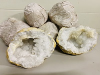 6x bergkristal geodes - afbeelding 1 van  4