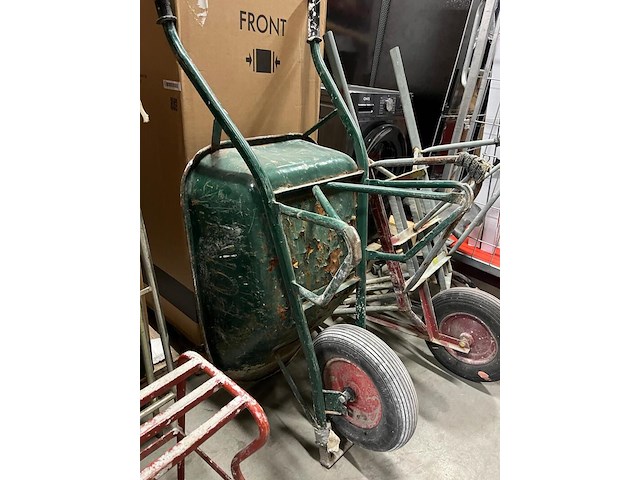 6x divers bouwmateriaal w.o. kruiwagens en trappen - afbeelding 4 van  5