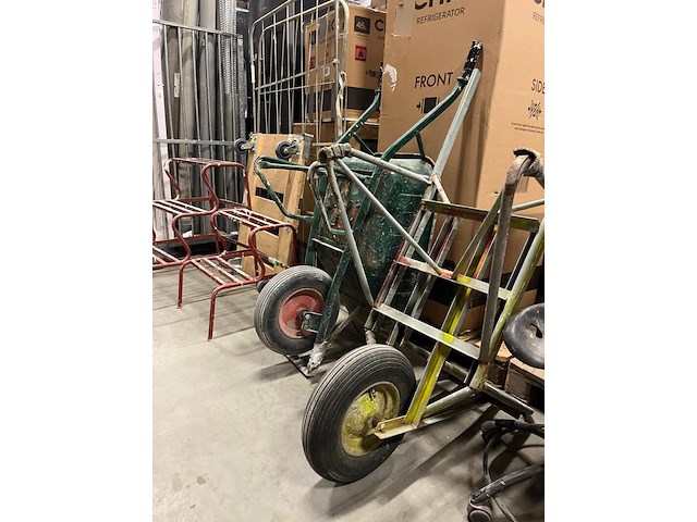 6x divers bouwmateriaal w.o. kruiwagens en trappen - afbeelding 5 van  5