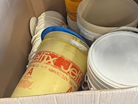 6x diverse plastic emmers, wit-grijs, bouwjaar 2015 - afbeelding 1 van  4