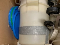 6x diverse plastic emmers, wit-grijs, bouwjaar 2015 - afbeelding 4 van  4