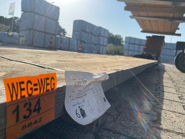 6x douglas balken fijnbezaagd, 75x175mm, lengte 500cm - afbeelding 2 van  3
