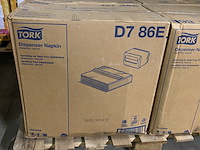 6x dozen a 6000 tork universele masterfold-servetten, tork, bruin - afbeelding 2 van  3