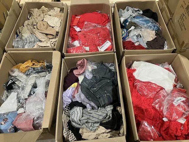 6x dozen kleding en accessoires - afbeelding 1 van  8