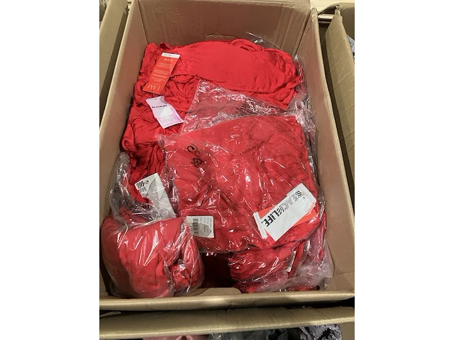 6x dozen kleding en accessoires - afbeelding 6 van  8