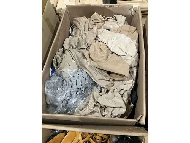 6x dozen kleding en accessoires - afbeelding 7 van  8