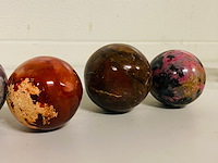 6x edelsteenbollen in houten kist - afbeelding 6 van  7