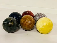 6x edelsteenbollen in houten kist - afbeelding 3 van  5