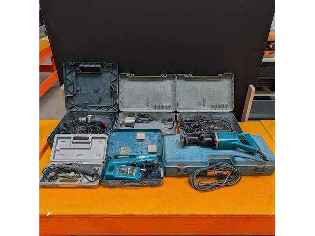 6x elektrisch gereedschap o.a. makita en bosch - afbeelding 1 van  25