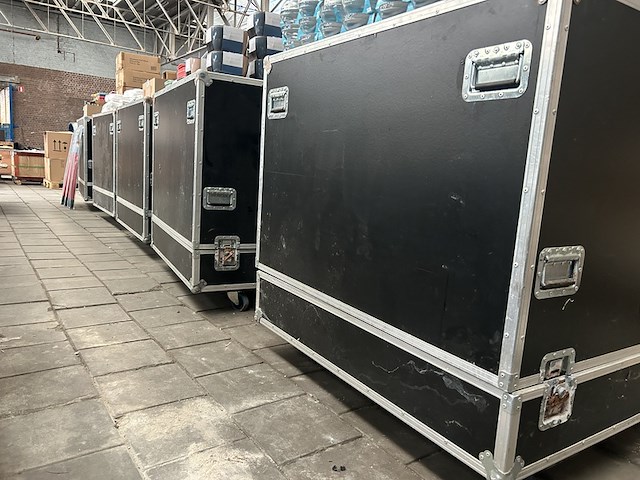 6x flightcase met designtafel 119x119x115 - afbeelding 4 van  6