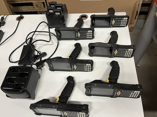 6x handheld computer, 10x accu, 2x acculader zebra, mc930b - afbeelding 6 van  7