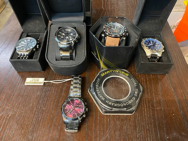 6x horloges diverse uitvoeringen - afbeelding 1 van  12