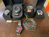 6x horloges diverse uitvoeringen