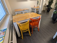 6x houten kantinetafel en 11x stoel