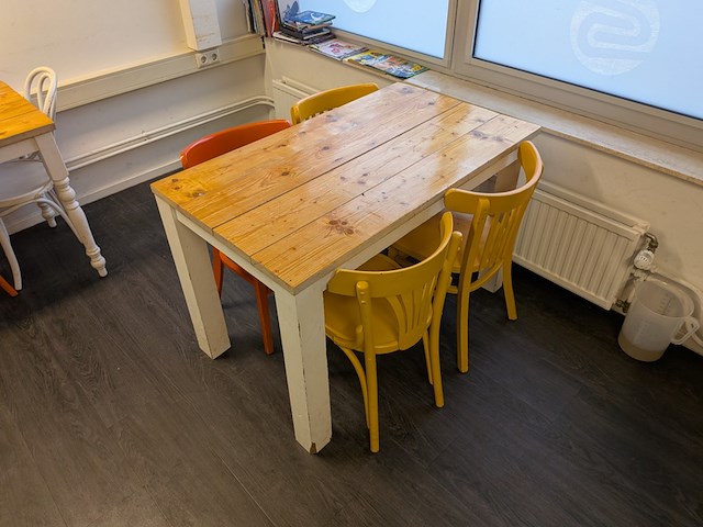 6x houten kantinetafel en 11x stoel - afbeelding 7 van  8