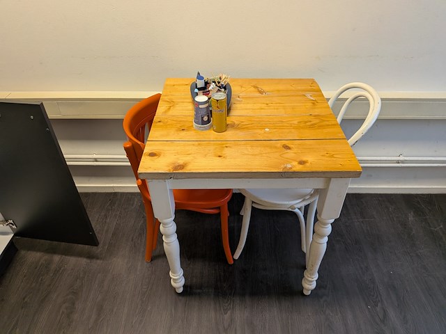 6x houten kantinetafel en 11x stoel - afbeelding 8 van  8