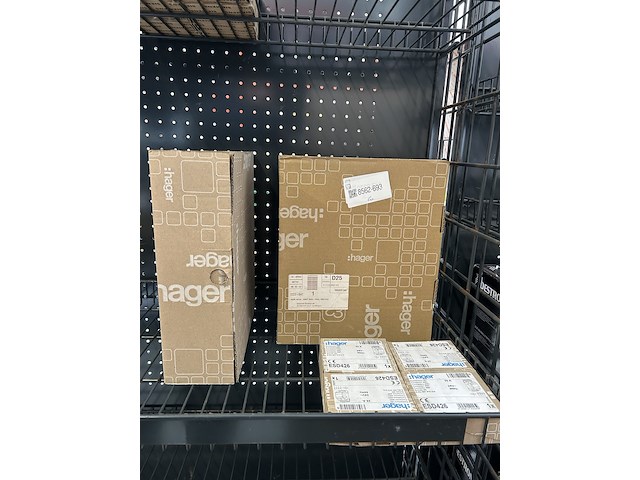 6x installatiemateriaal w.o. contacteur, hager - afbeelding 1 van  4