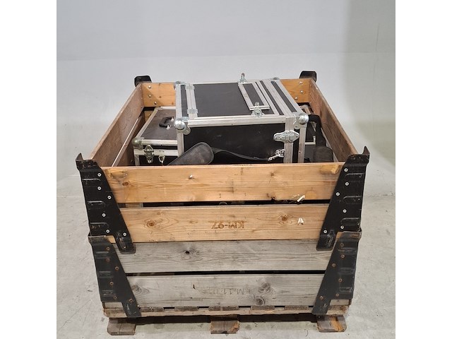 6x koffer met geneedkundig uitrusting - afbeelding 1 van  6