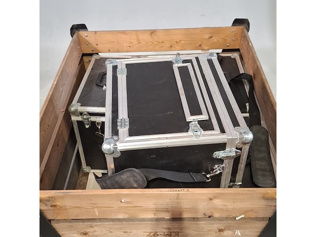 6x koffer met geneedkundig uitrusting - afbeelding 2 van  6