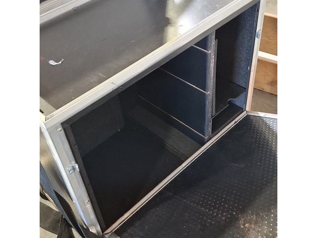 6x koffer met geneedkundig uitrusting - afbeelding 3 van  6