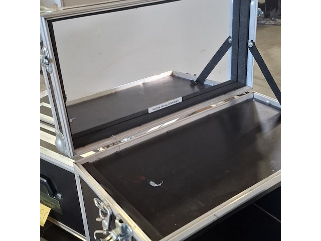 6x koffer met geneedkundig uitrusting - afbeelding 4 van  6