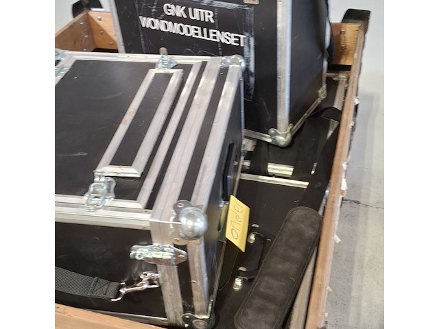 6x koffer met geneedkundig uitrusting - afbeelding 5 van  6