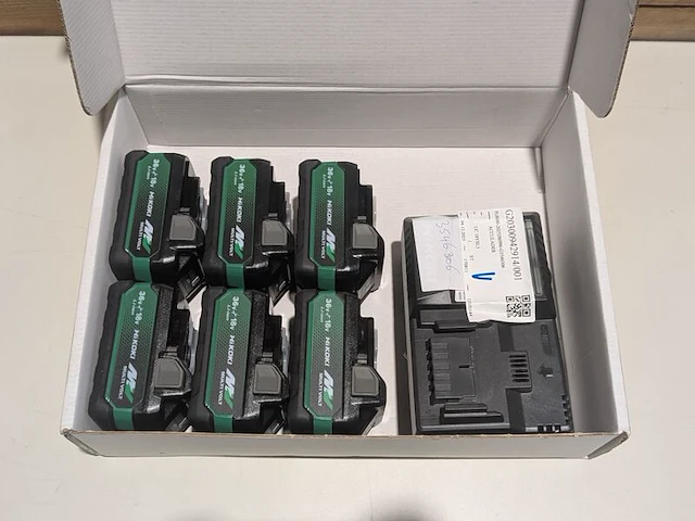 6x multi volt accu, hikoki, bsl 36a18x, en snellader uc18ysl3 - afbeelding 3 van  4