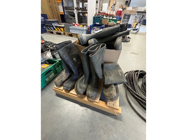 6x paar laarzen en regenpakken, o.a. dunlop - afbeelding 1 van  3