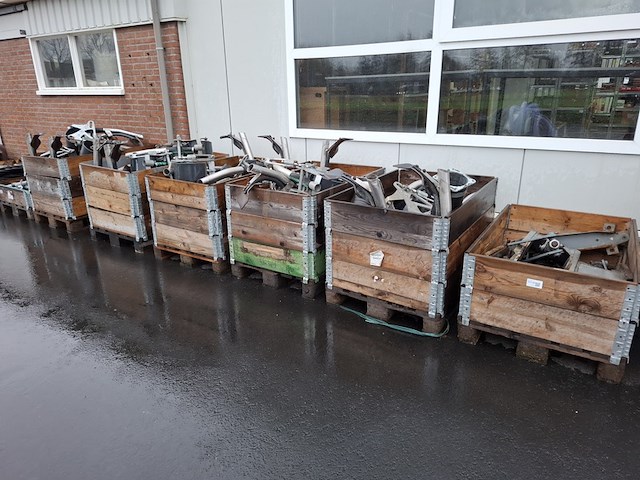 6x pallet diverse bemester elementen - afbeelding 1 van  23