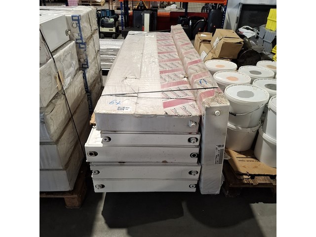 6x radiatoren, thermrad super 8, t22, old stock - afbeelding 1 van  4