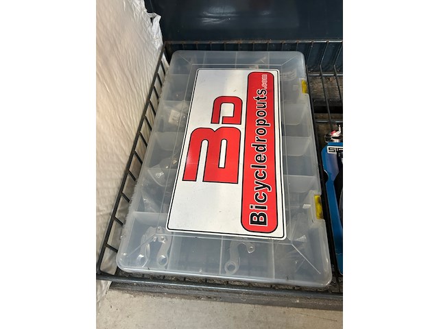 6x sanitair en badkameraccessoires - afbeelding 8 van  24