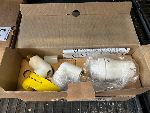 6x sanitair en badkameraccessoires - afbeelding 1 van  24
