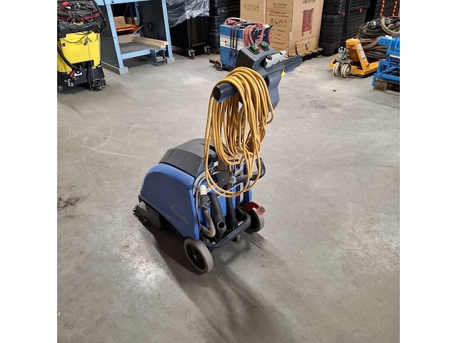 6x schrobzuigmachine karcher, numatic, tennant en hako - afbeelding 2 van  38