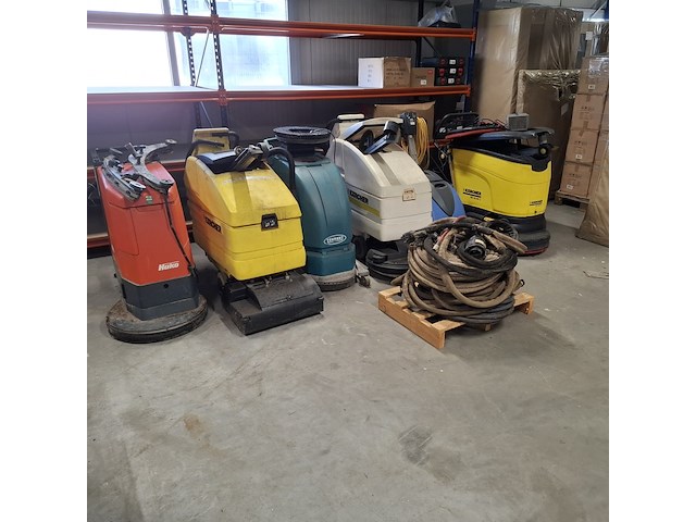 6x schrobzuigmachine karcher, numatic, tennant en hako - afbeelding 1 van  38