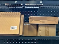 6x video-surveillance apparatuur, 1x messing deurbeslag w.o. avtech