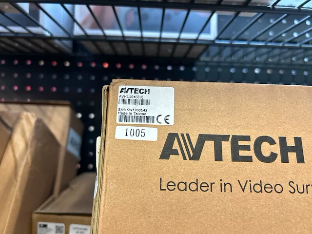 6x video-surveillance apparatuur, 1x messing deurbeslag w.o. avtech - afbeelding 4 van  8