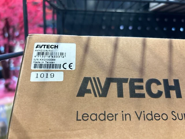 6x video-surveillance apparatuur, 1x messing deurbeslag w.o. avtech - afbeelding 5 van  8