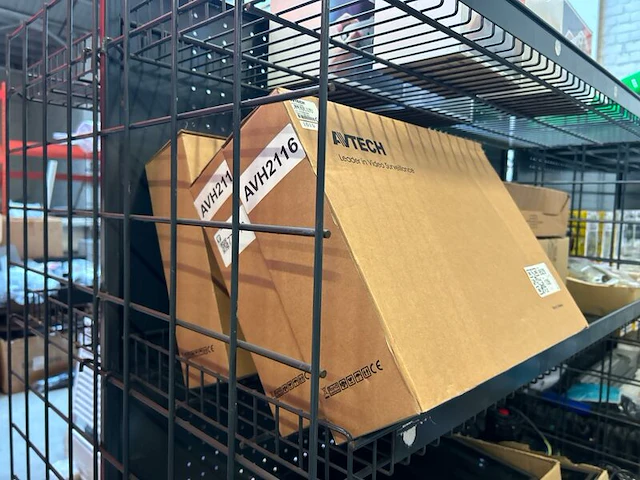 6x video-surveillance apparatuur, 1x messing deurbeslag w.o. avtech - afbeelding 8 van  8