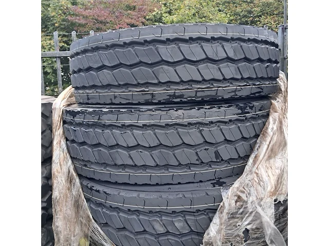 6x vrachtwagenband, o.a michelin, o.a x works - afbeelding 5 van  5