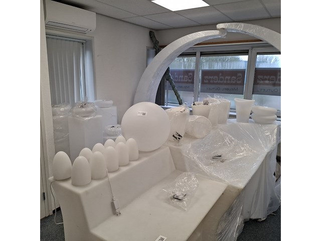 6x wijnkoeler, 10x ei lamp, 2x schaal en 1x bol wit, , met led verlichting - afbeelding 1 van  11