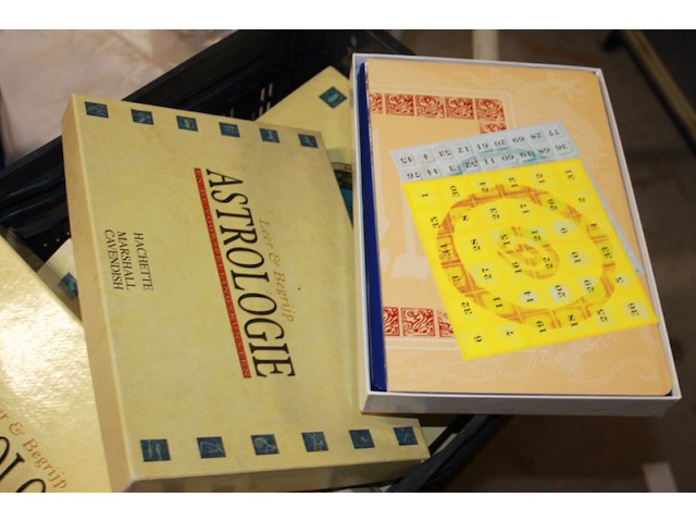 7 delige astroligie boekken mappen spel - afbeelding 5 van  5