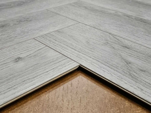 7 m2 laminaat visgraat - 665 x 133 x 8 mm - afbeelding 2 van  3