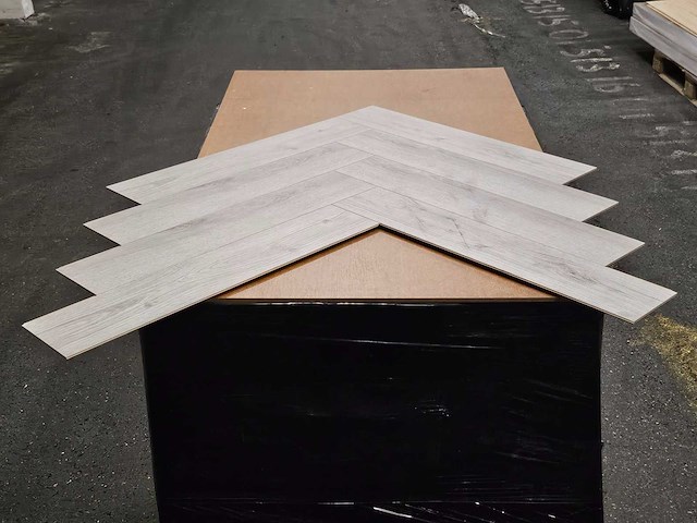 7 m2 laminaat visgraat - 665 x 133 x 8 mm - afbeelding 3 van  3