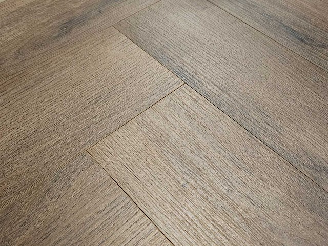 7 m2 laminaat visgraat - 665 x 133 x 8 mm - afbeelding 1 van  3