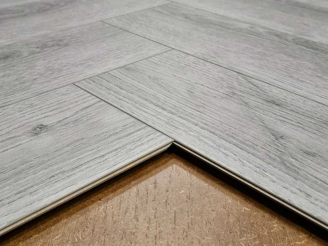 7 m2 laminaat visgraat - 665 x 133 x 8 mm - afbeelding 2 van  3